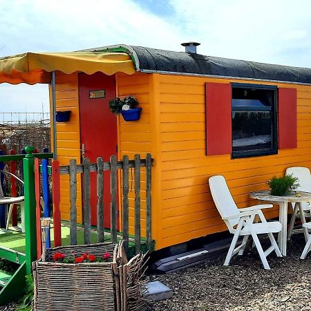 B&B Boerderij Rust, In Pipowagens! Den Helder Luaran gambar