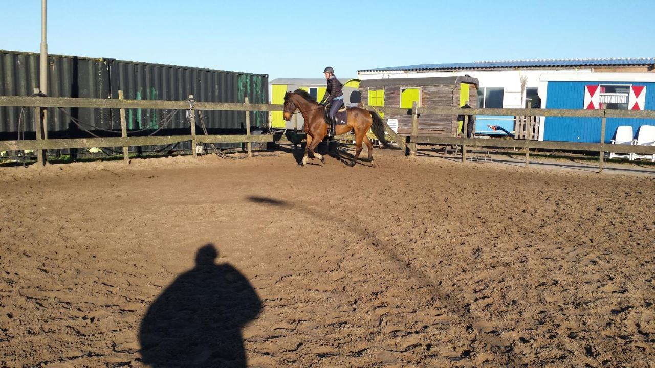 B&B Boerderij Rust, In Pipowagens! Den Helder Luaran gambar