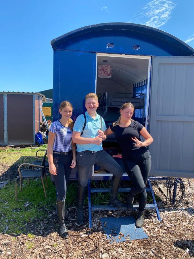 B&B Boerderij Rust, In Pipowagens! Den Helder Luaran gambar