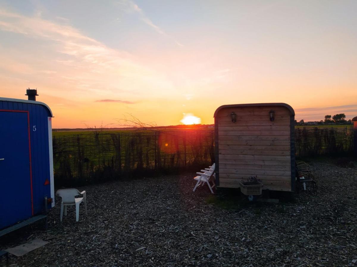 B&B Boerderij Rust, In Pipowagens! Den Helder Luaran gambar