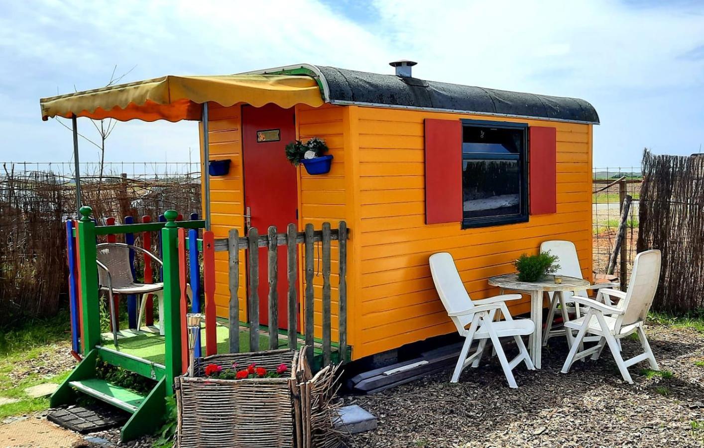 B&B Boerderij Rust, In Pipowagens! Den Helder Luaran gambar